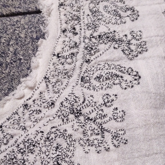 🤩Host Pick🤩 Lucky brand embroidered top - Picture 8 of 8